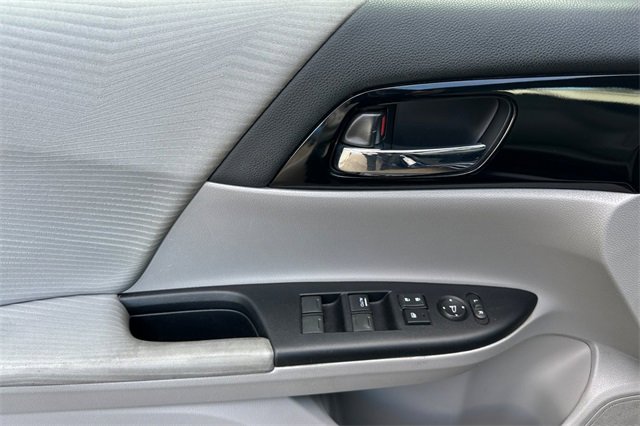 Used 2017 Honda Accord LX image 14