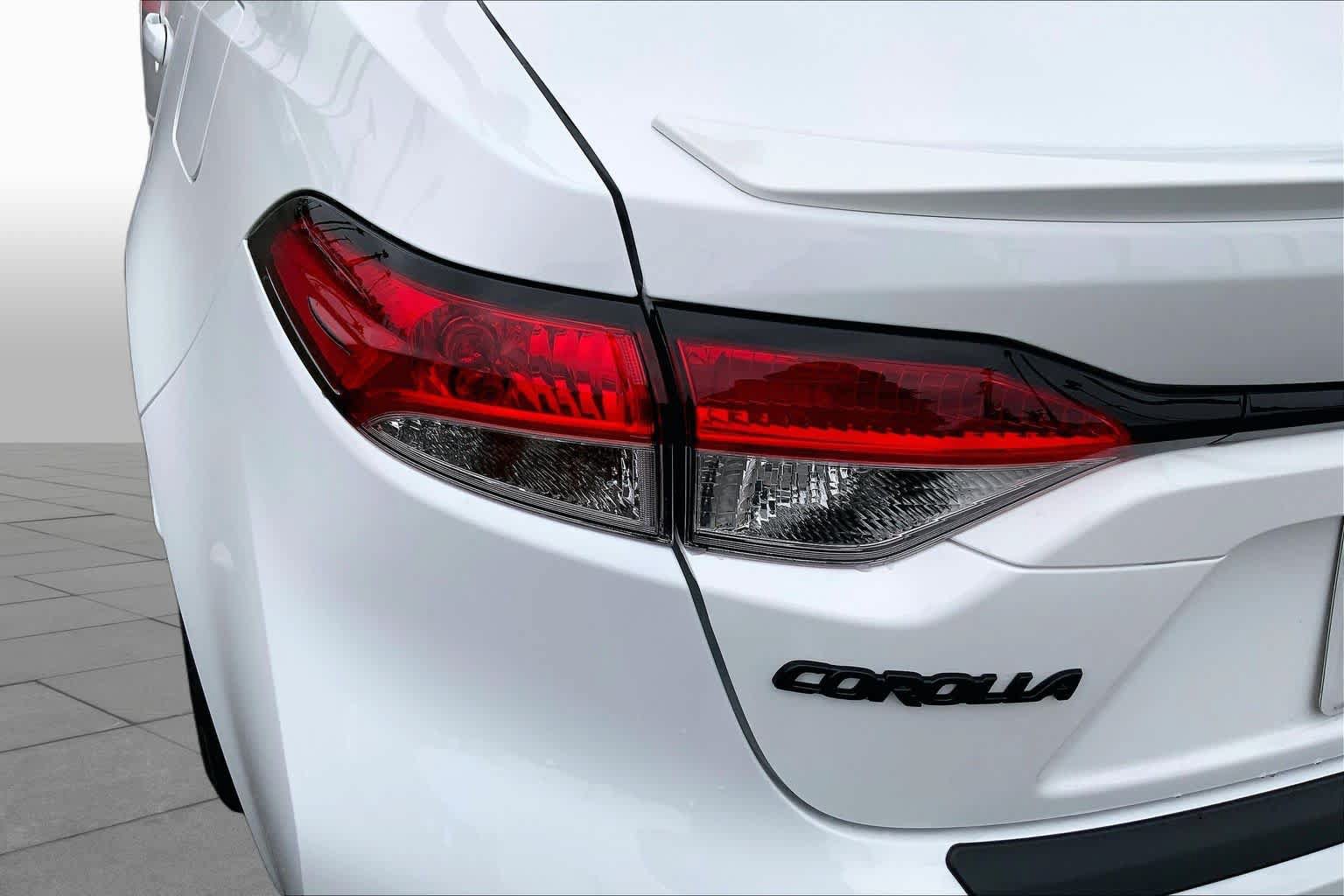 Certified 2025 Toyota Corolla SE w/ SE Premium Package FWD image 28