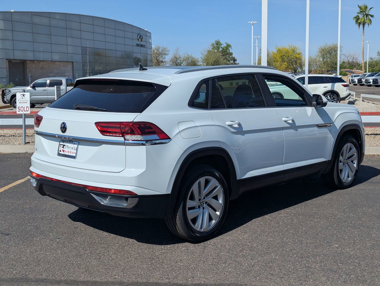 Used 2020 Volkswagen Atlas Cross Sport SE w/ Panoramic Sunroof Package image 6