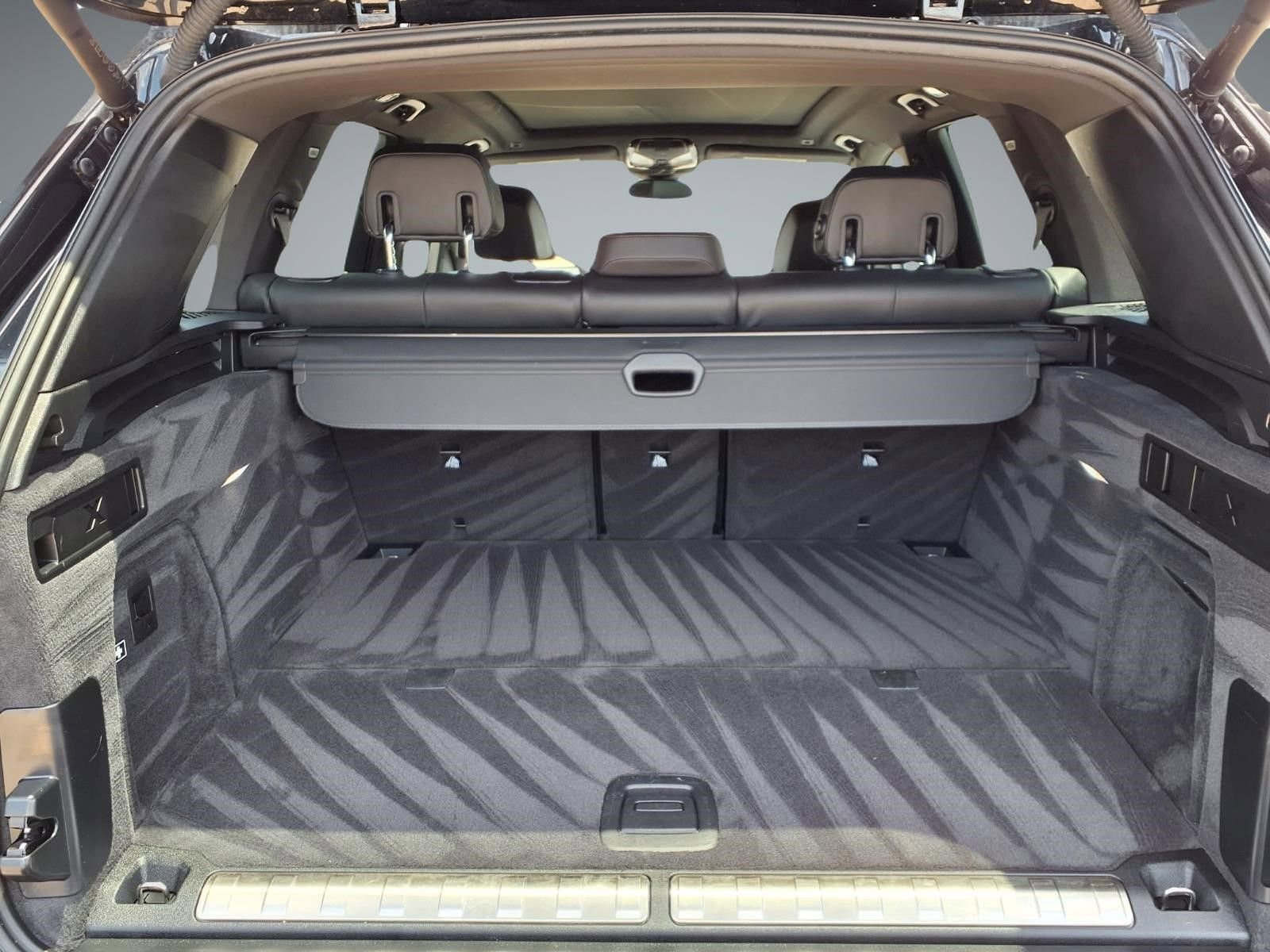 Used 2025 BMW X5 xDrive50e AWD/4WD image 11