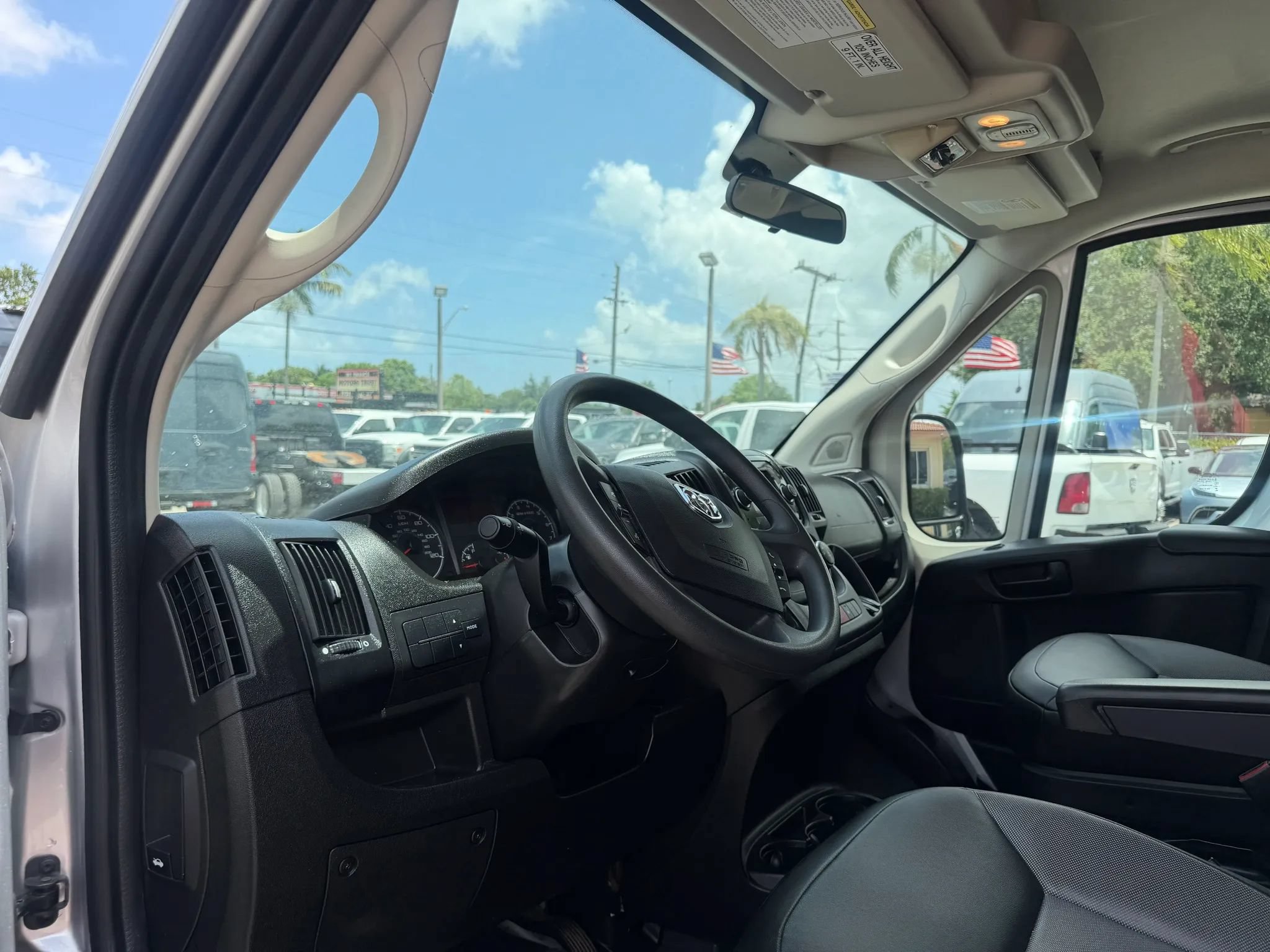 Used 2020 RAM ProMaster 2500 w/ Premium Appearance Group FWD image 13