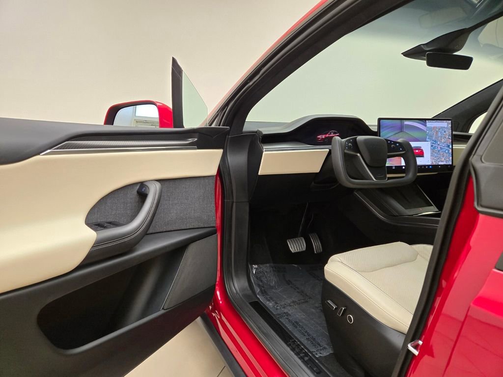Used 2022 Tesla Model X Plaid image 16