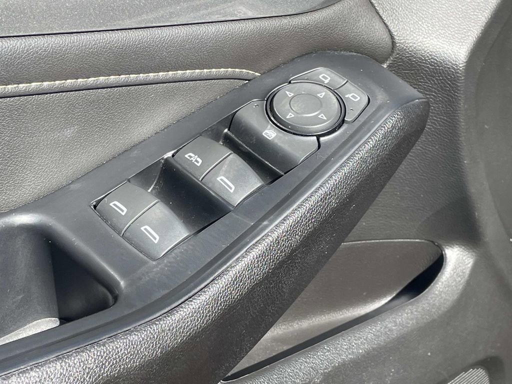 Used 2023 Chevrolet Traverse LT image 17