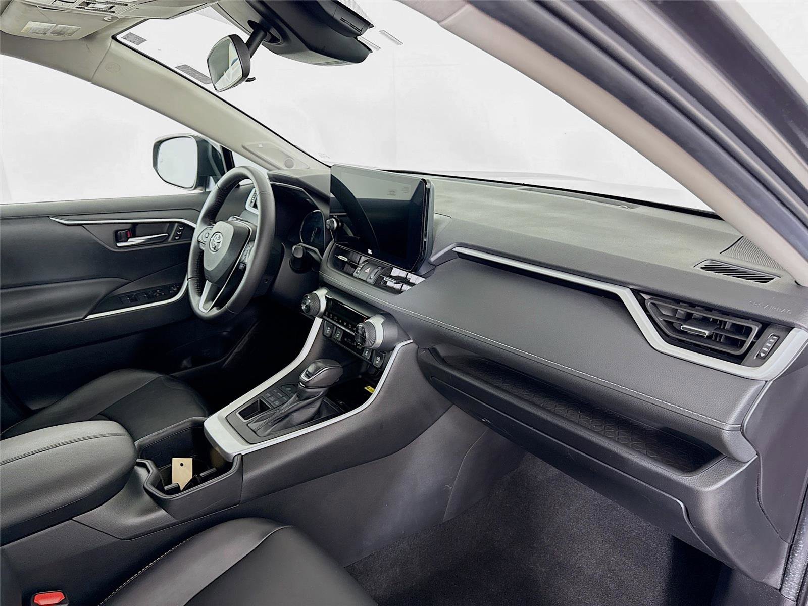 Used 2023 Toyota RAV4 XLE Premium image 29