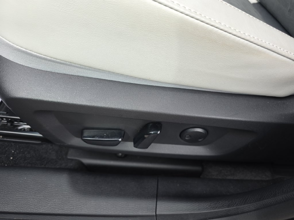 Used 2025 Mitsubishi Outlander SE FWD image 13