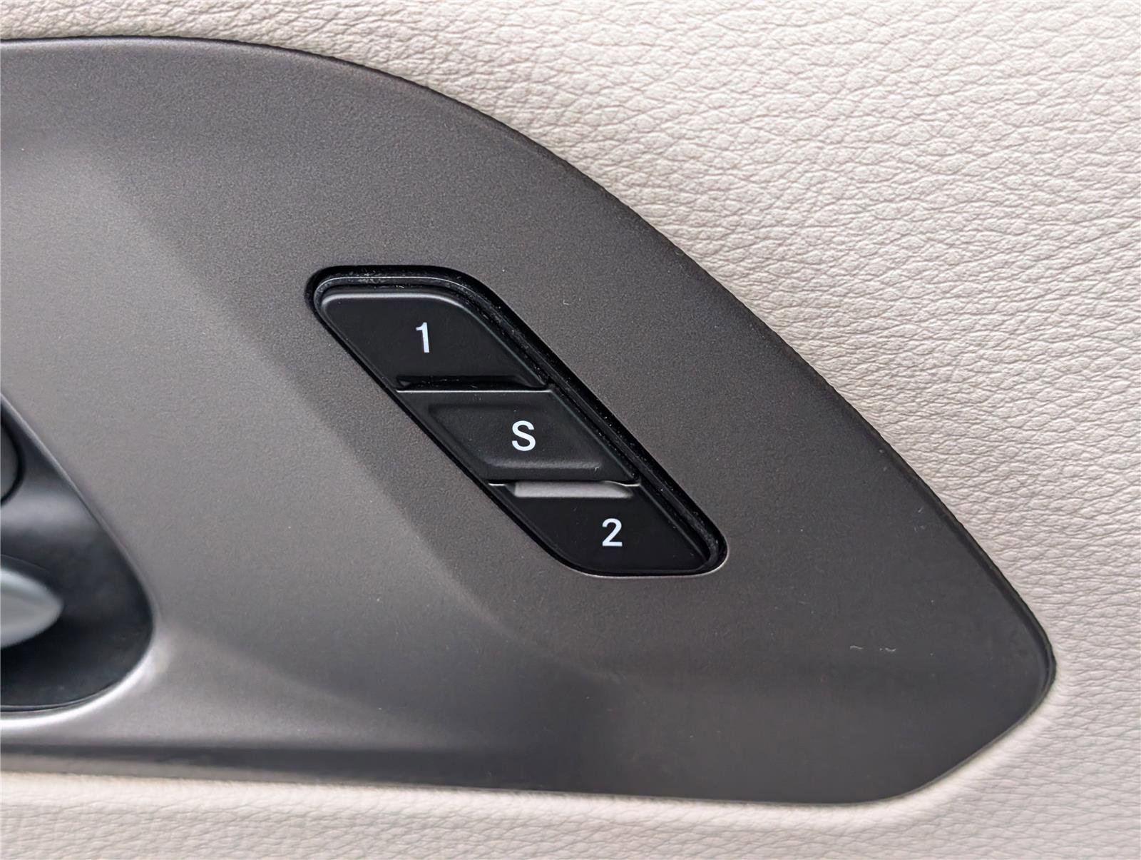 Used 2024 Chrysler Pacifica Touring-L image 20