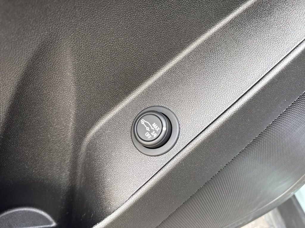 Used 2022 Chevrolet Equinox LT w/ Driver Convenience Package image 14