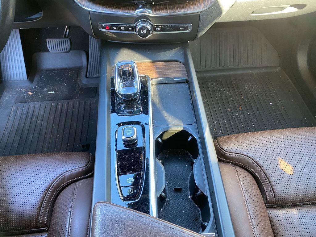 Used 2022 Volvo XC60 B5 Inscription w/ Climate Package image 22