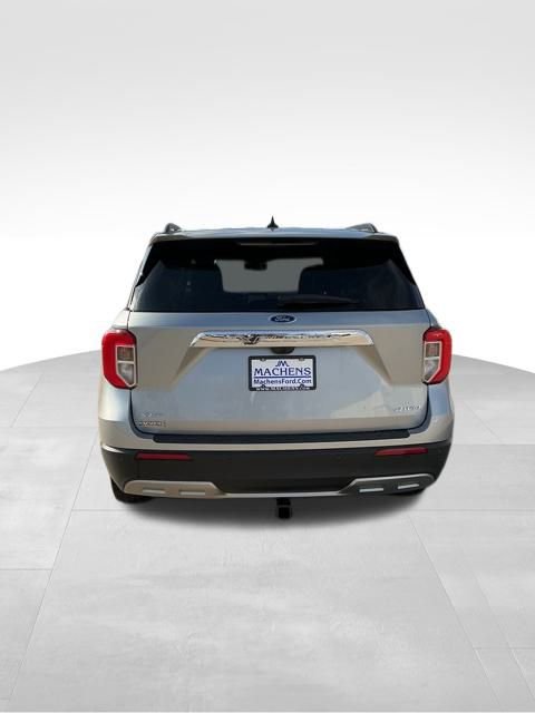 Used 2024 Ford Explorer XLT w/ Equipment Group 202A image 4