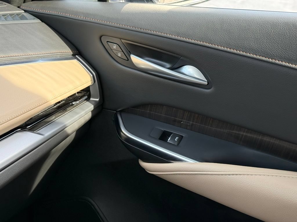Certified 2025 Cadillac XT4 Premium Luxury FWD image 37