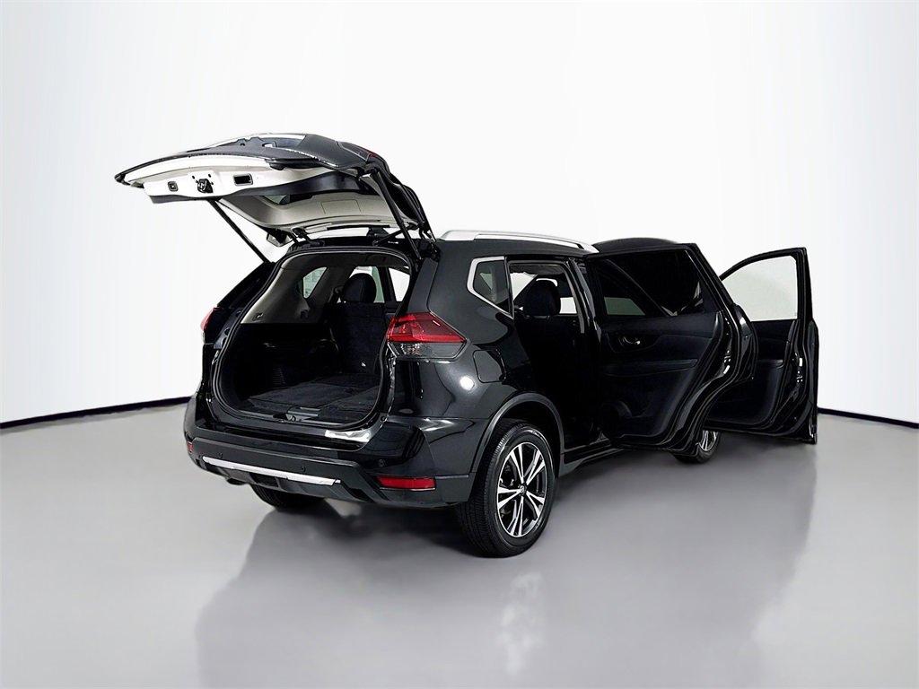Used 2020 Nissan Rogue SV w/ Premium Package image 25