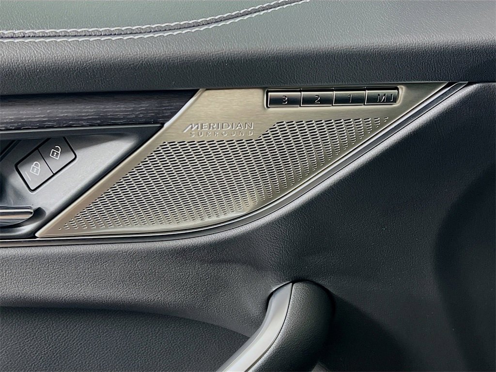 Used 2025 Jaguar F-PACE R-Dynamic S image 19