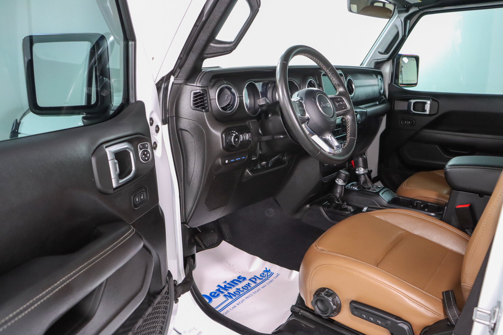 Used 2022 Jeep Wrangler Unlimited Sahara AWD/4WD image 4