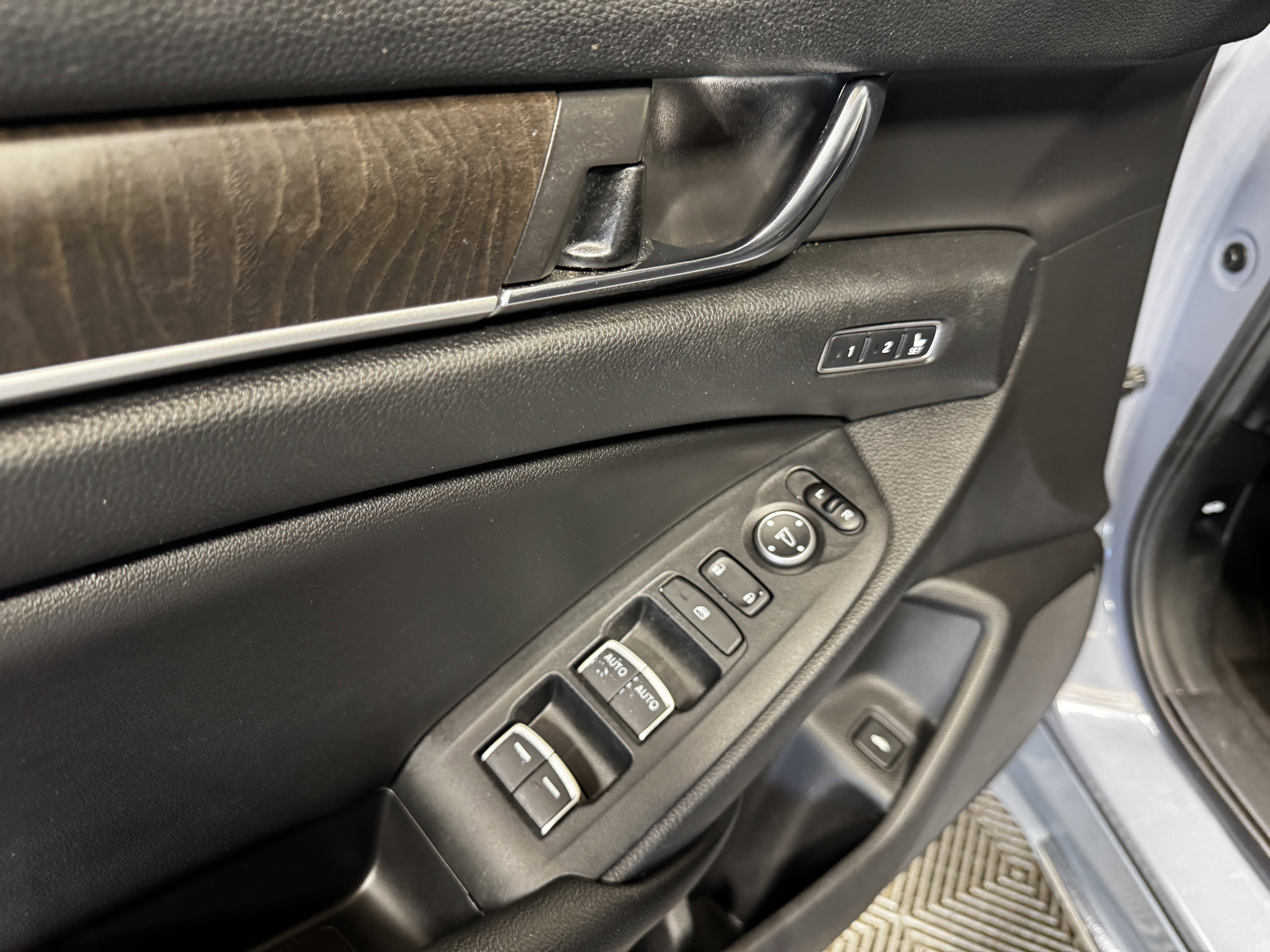 Used 2021 Honda Accord Touring image 40