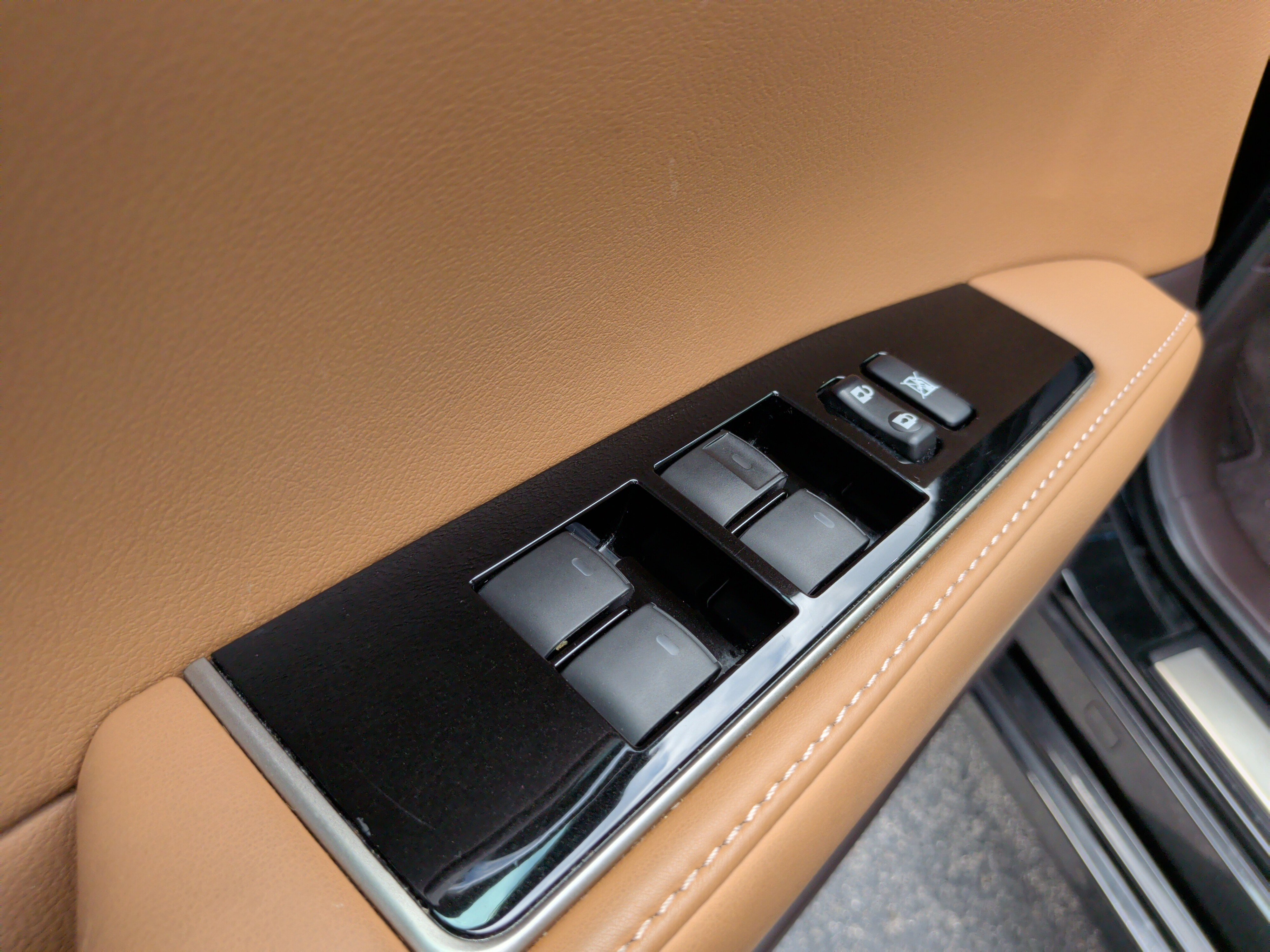 Used 2016 Lexus ES 350 w/ Luxury Package w/Wood Trim FWD image 29