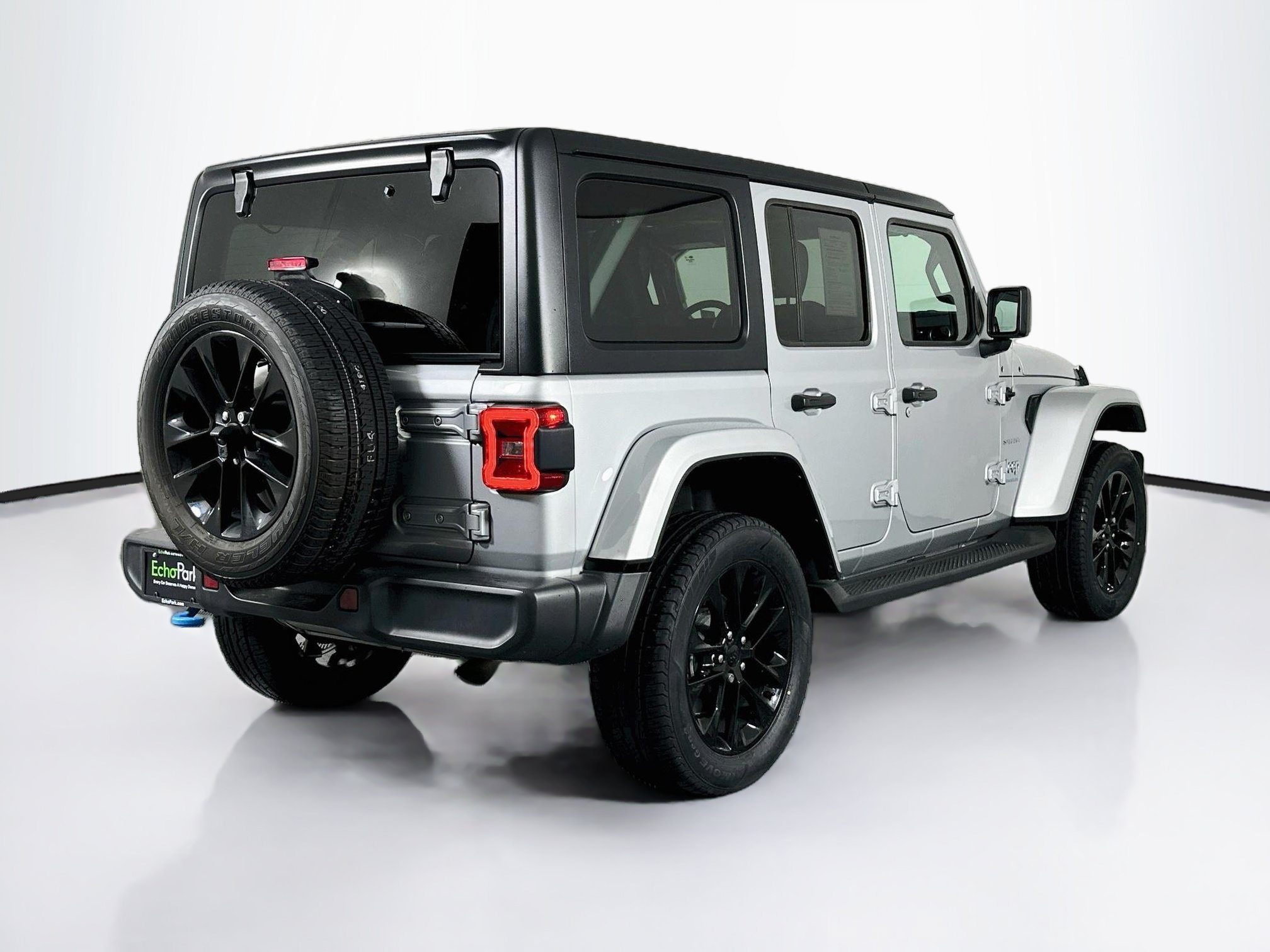 Used 2023 Jeep Wrangler Unlimited Sahara w/ Cold Weather Group AWD/4WD image 9
