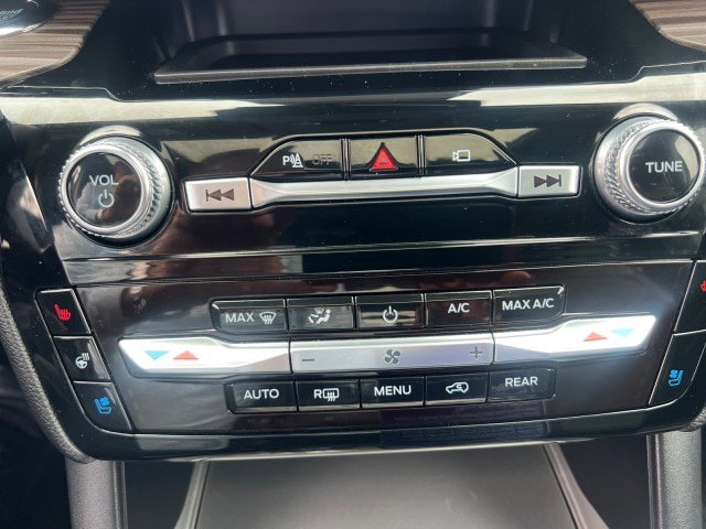 Certified 2022 Ford Explorer Limited w/ Equipment Group 301A AWD/4WD image 14