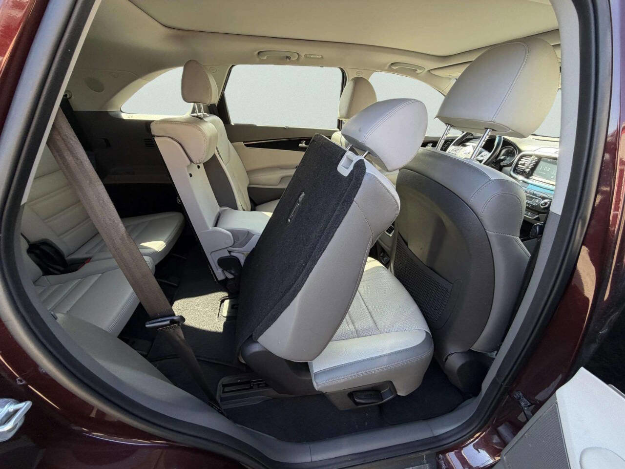 Used 2019 Kia Sorento SX image 28