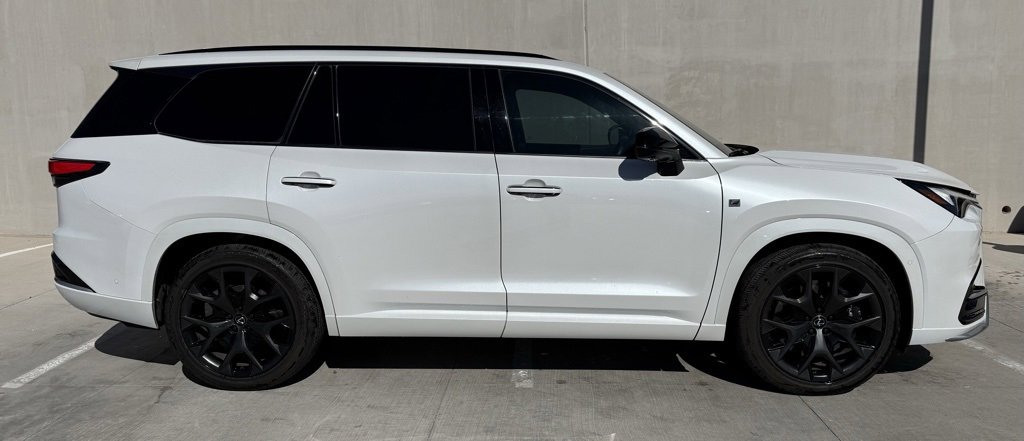 Used 2024 Lexus TX 500h AWD image 3
