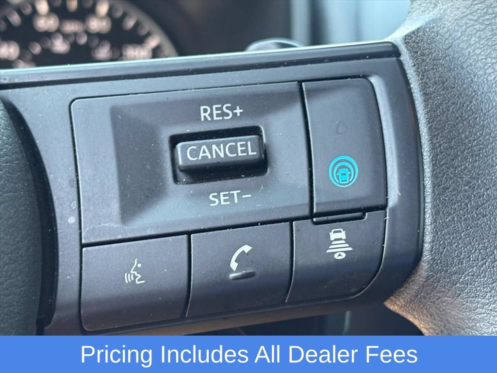 Used 2024 Nissan Rogue SV AWD/4WD image 13