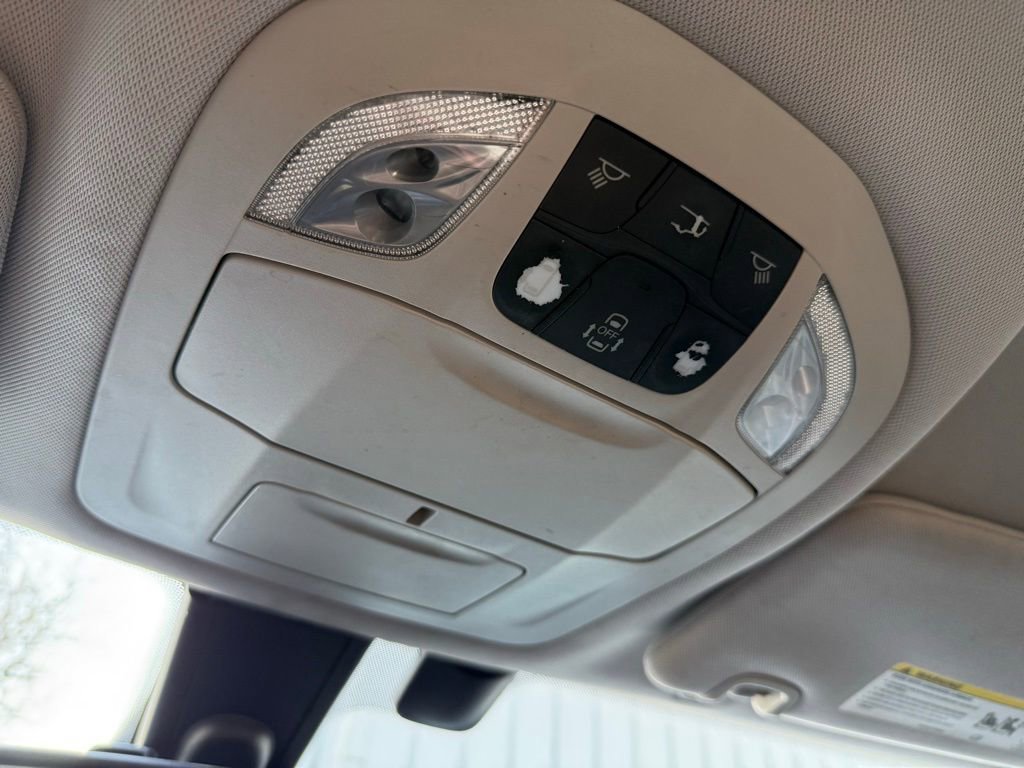 Used 2017 Chrysler Pacifica Touring-L image 10