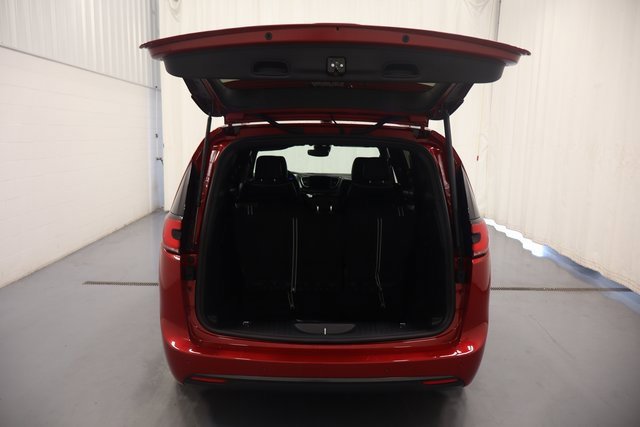 New 2026 Chrysler Pacifica Limited image 17
