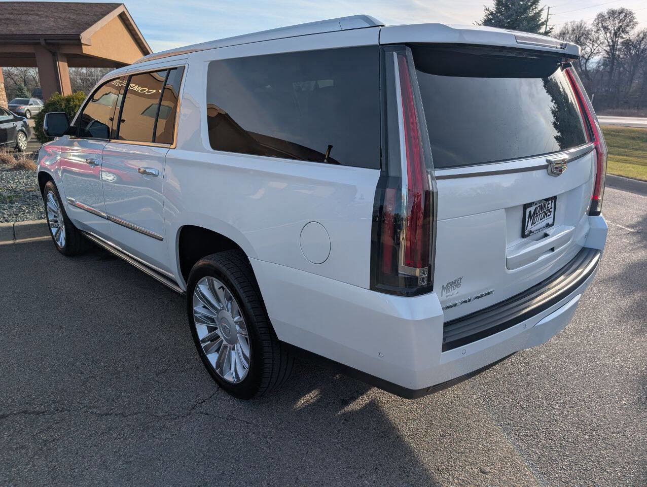Used 2019 Cadillac Escalade ESV Platinum image 7