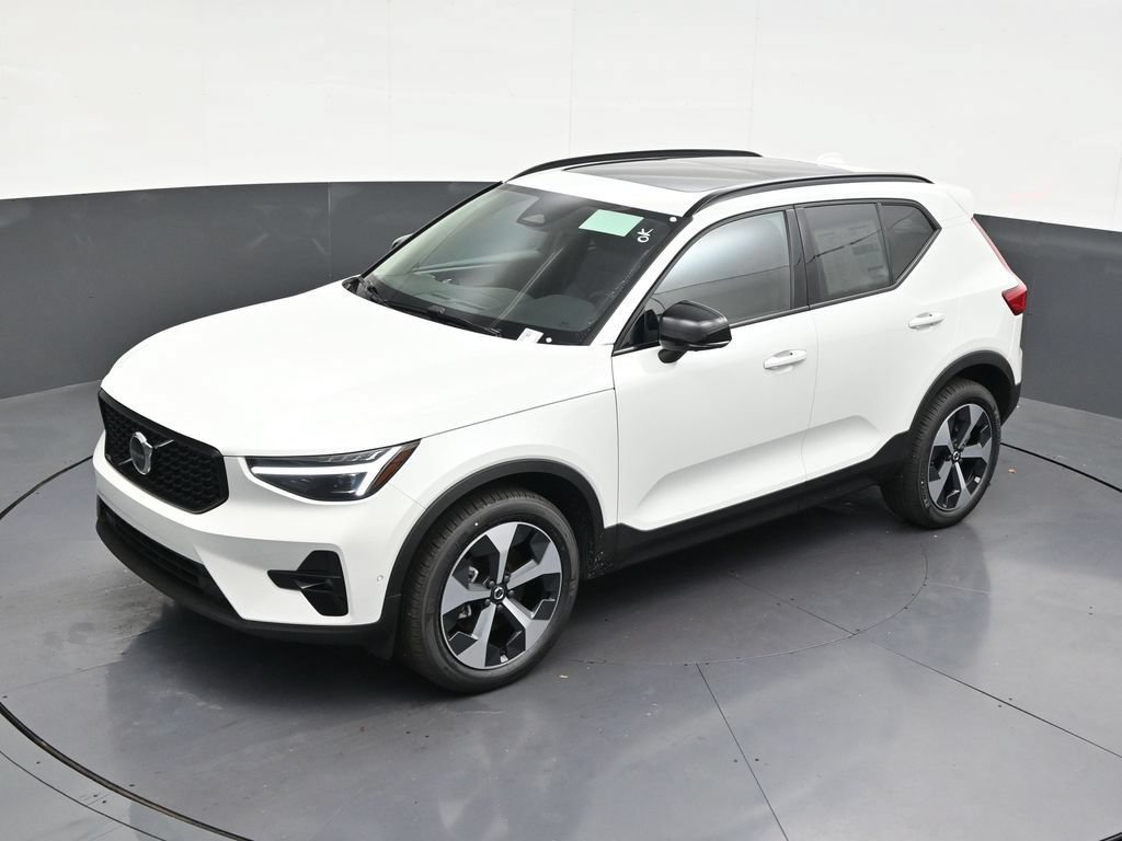 New 2026 Volvo XC40 B5 Plus w/ Climate Package AWD/4WD image 14