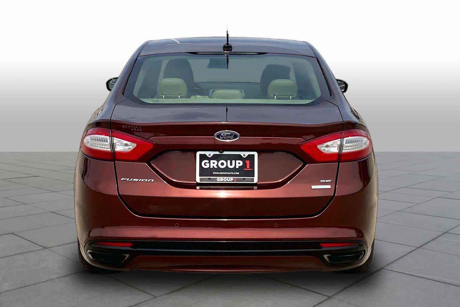 Used 2016 Ford Fusion SE w/ Equipment Group 202A FWD image 5