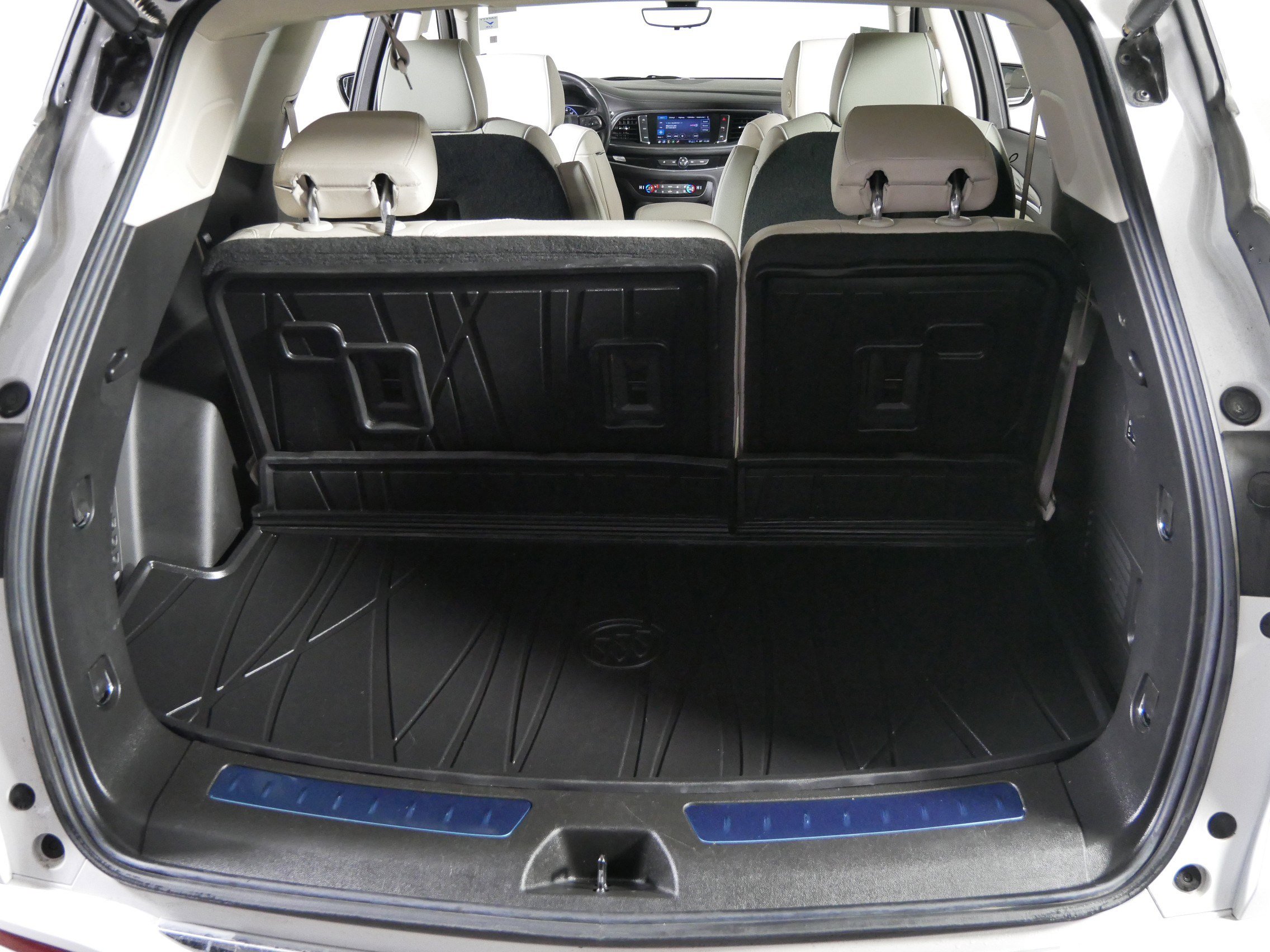 Certified 2023 Buick Enclave Avenir w/ Avenir Technology Package image 18