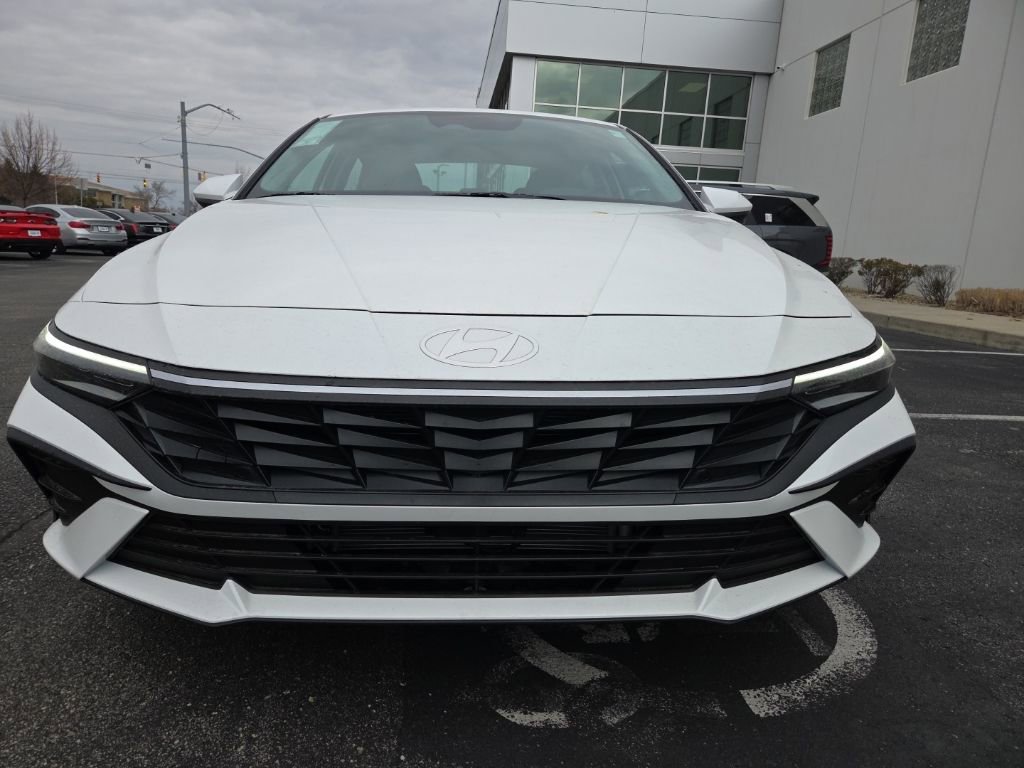 New 2026 Hyundai Elantra Hybrid FWD image 3