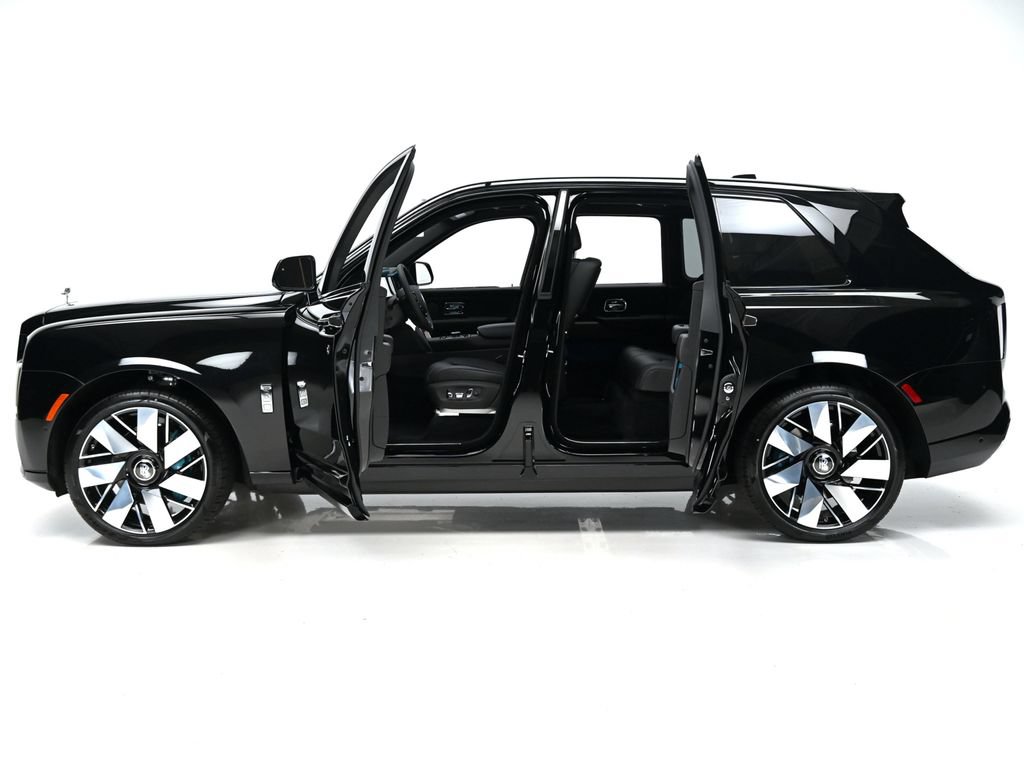 New 2026 Rolls-Royce Cullinan AWD/4WD image 3