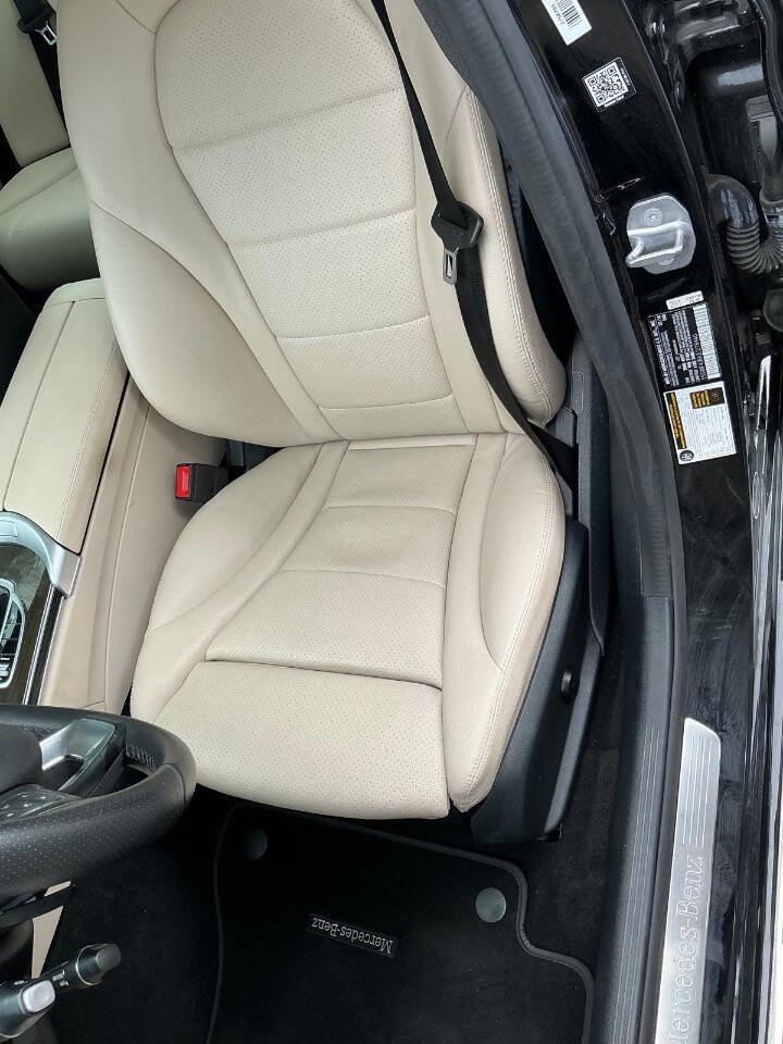 Used 2018 Mercedes-Benz C 300 Sedan image 25