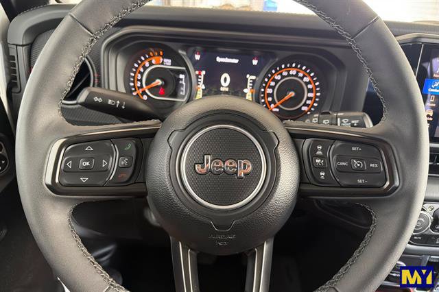 Used 2025 Jeep Wrangler Unlimited Rubicon w/ Convenience Group AWD/4WD image 27