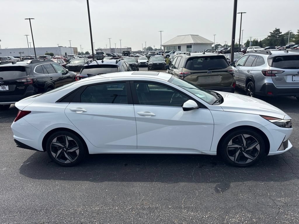 Used 2023 Hyundai Elantra Limited FWD image 2