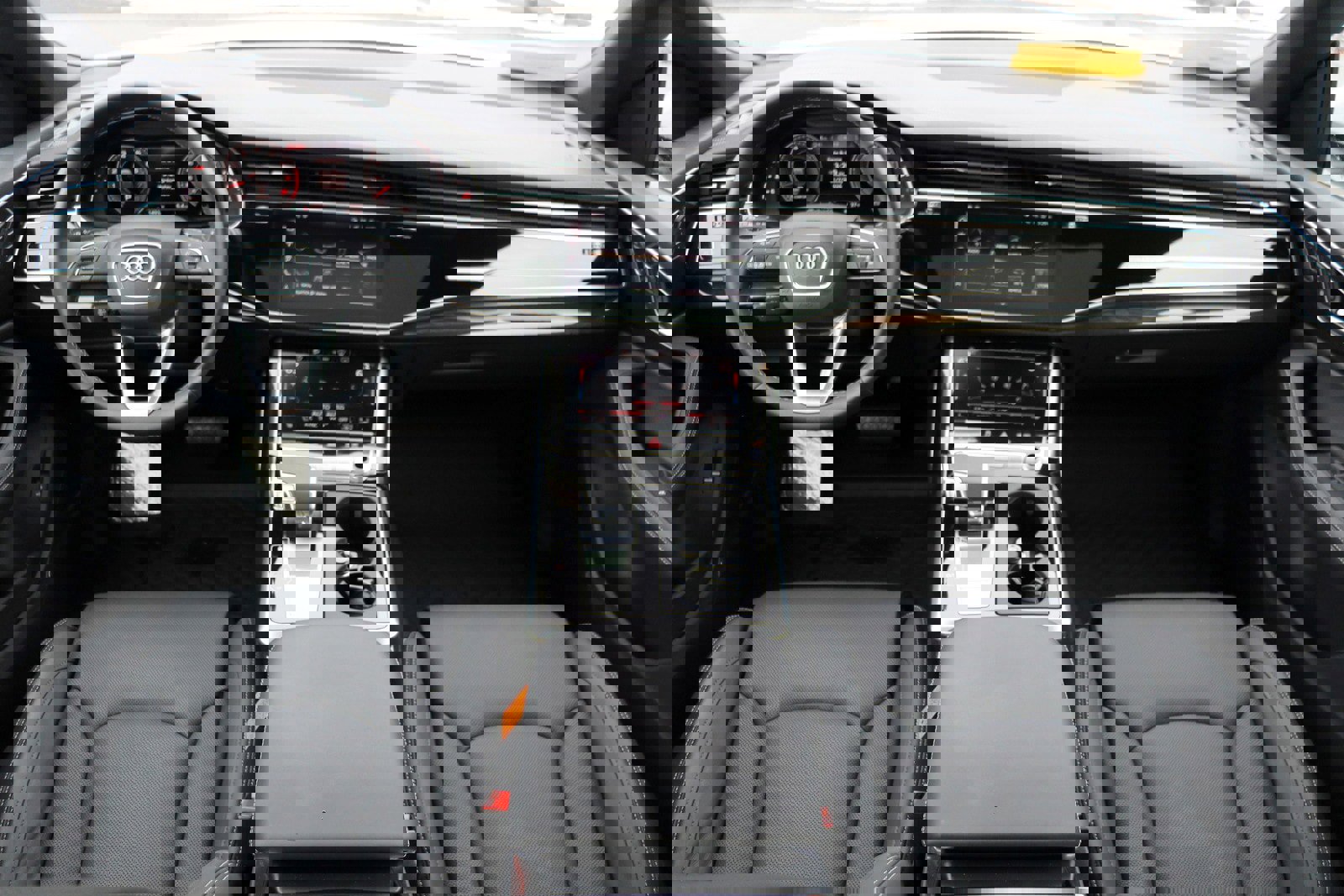 Used 2025 Audi Q8 Prestige w/ Prestige Package image 9