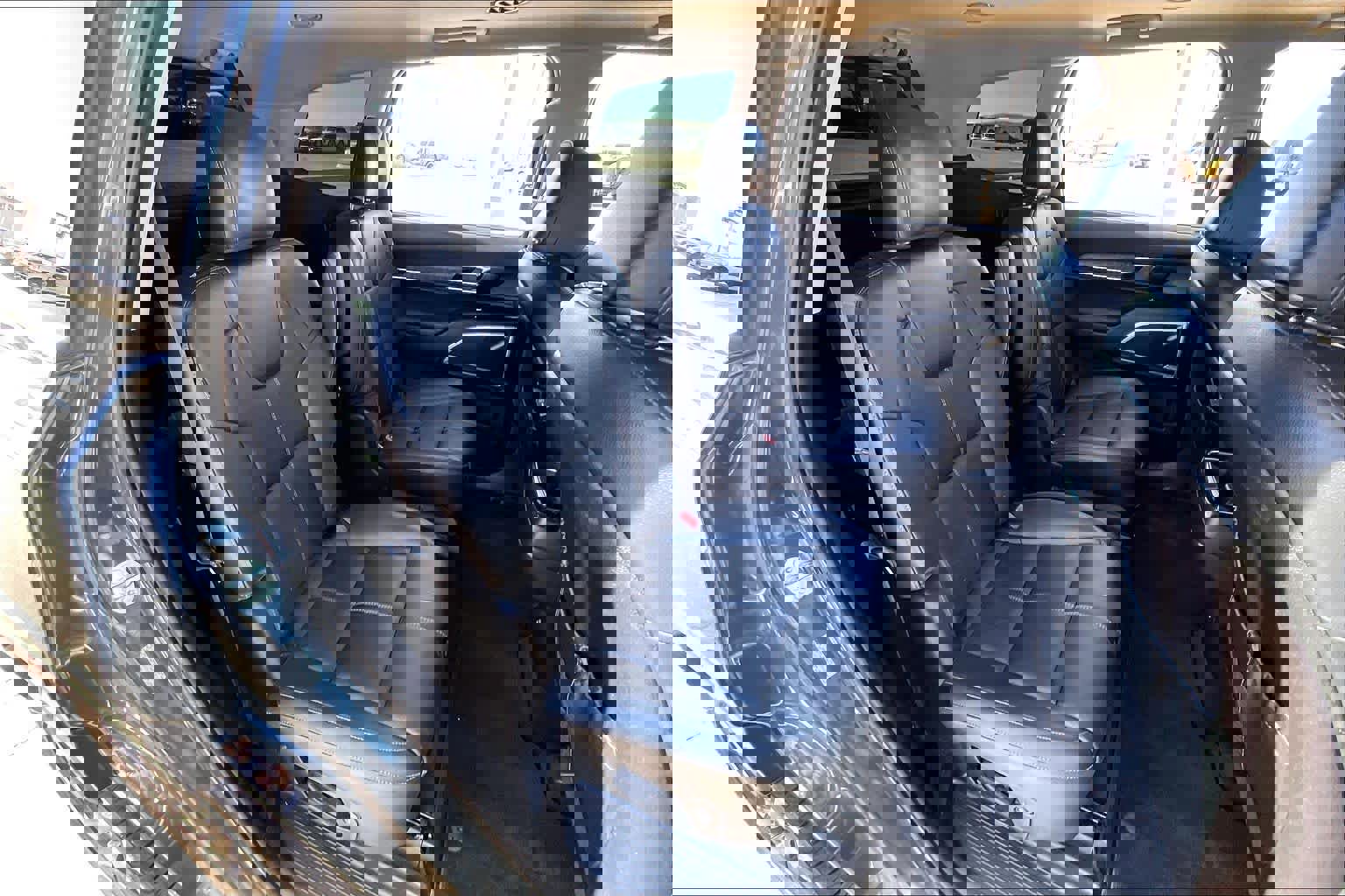 Used 2024 Kia Telluride EX w/ EX Captain's Chair Package image 20