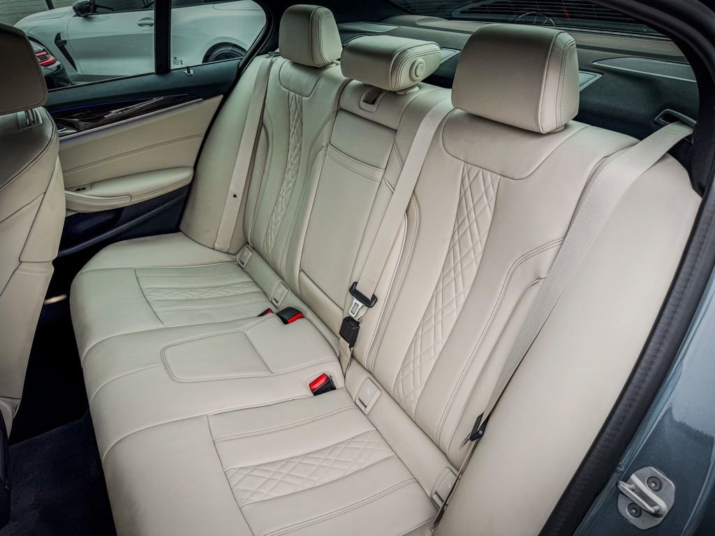 Used 2021 BMW 540i xDrive w/ M Sport Package image 30