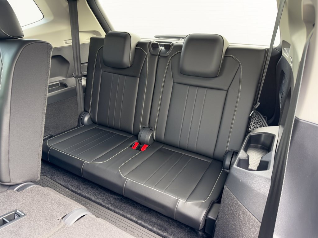 Used 2024 Volkswagen Tiguan SE FWD image 30