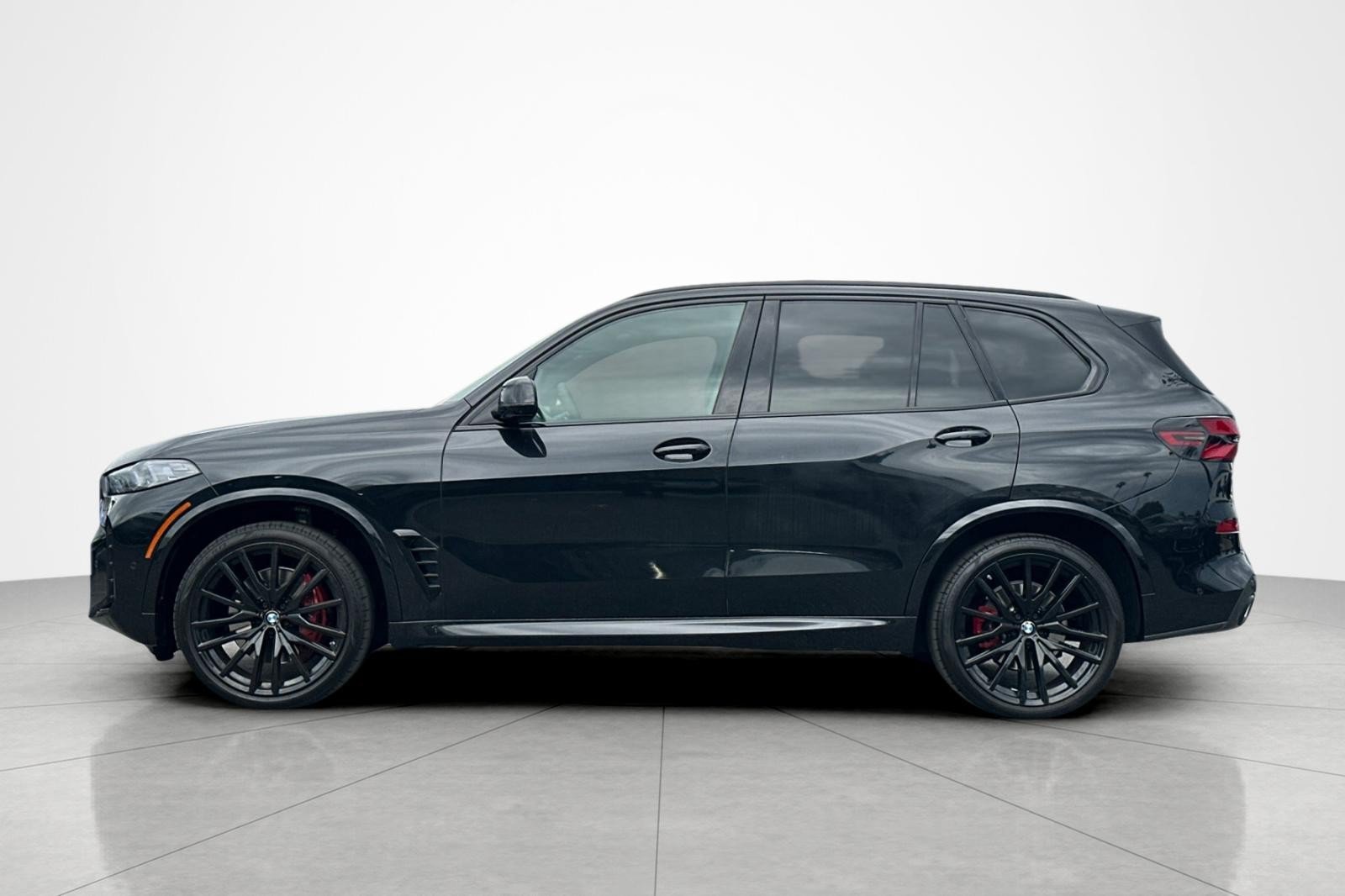 Used 2025 BMW X5 sDrive40i w/ M Sport Package RWD image 2