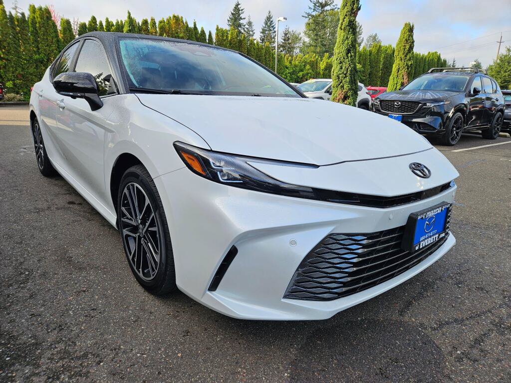Used 2025 Toyota Camry XLE AWD/4WD image 6