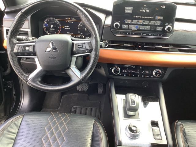 Used 2022 Mitsubishi Outlander SEL image 11