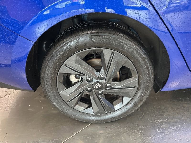 Used 2023 Hyundai Elantra SEL w/ Preferred Accessory Package image 9