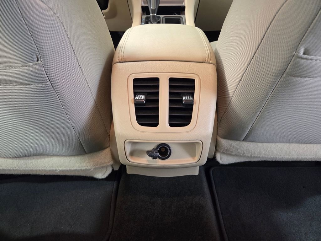 Used 2015 Ford Taurus SE image 26