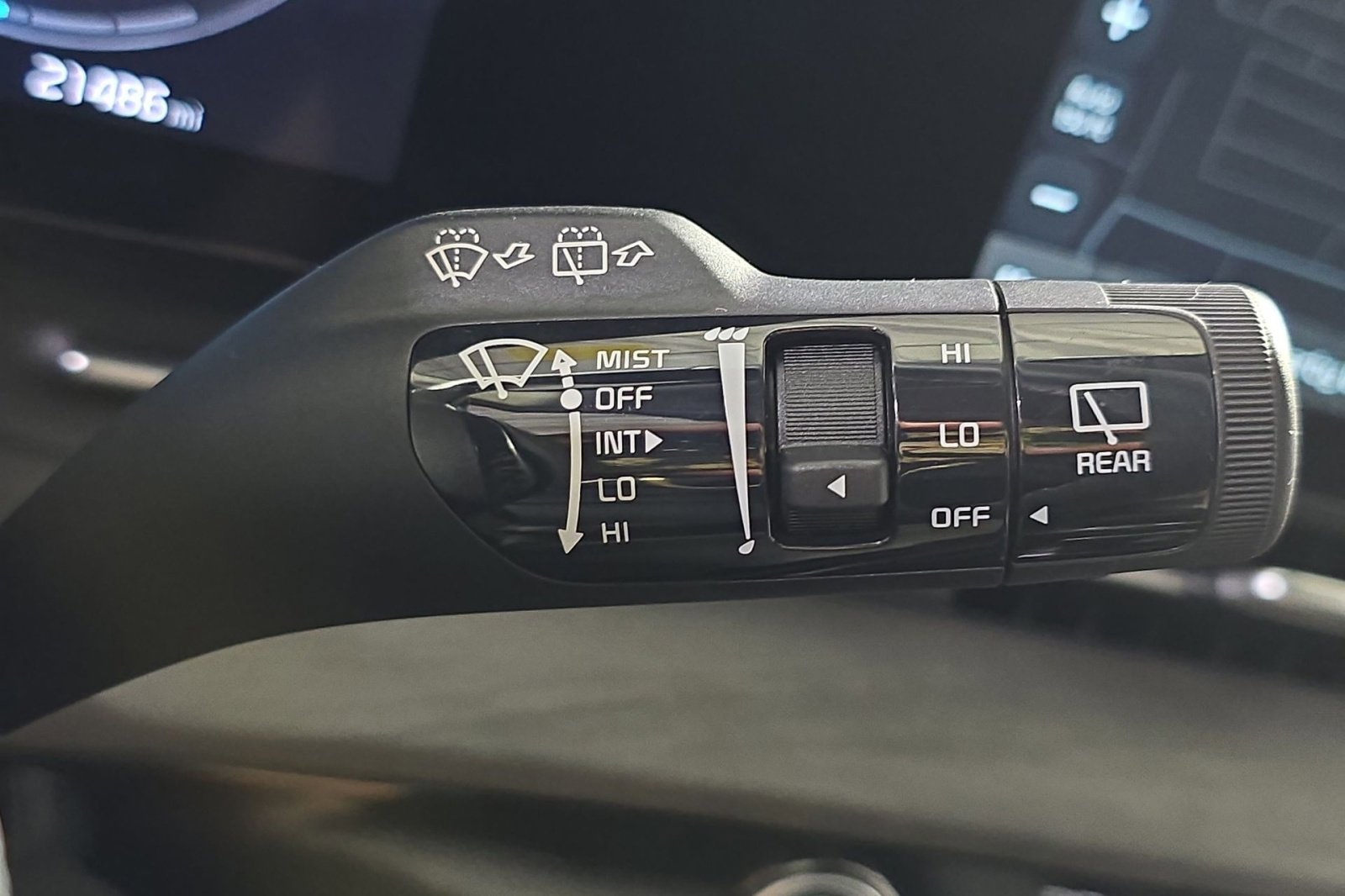 Used 2023 Kia Carnival SX image 28