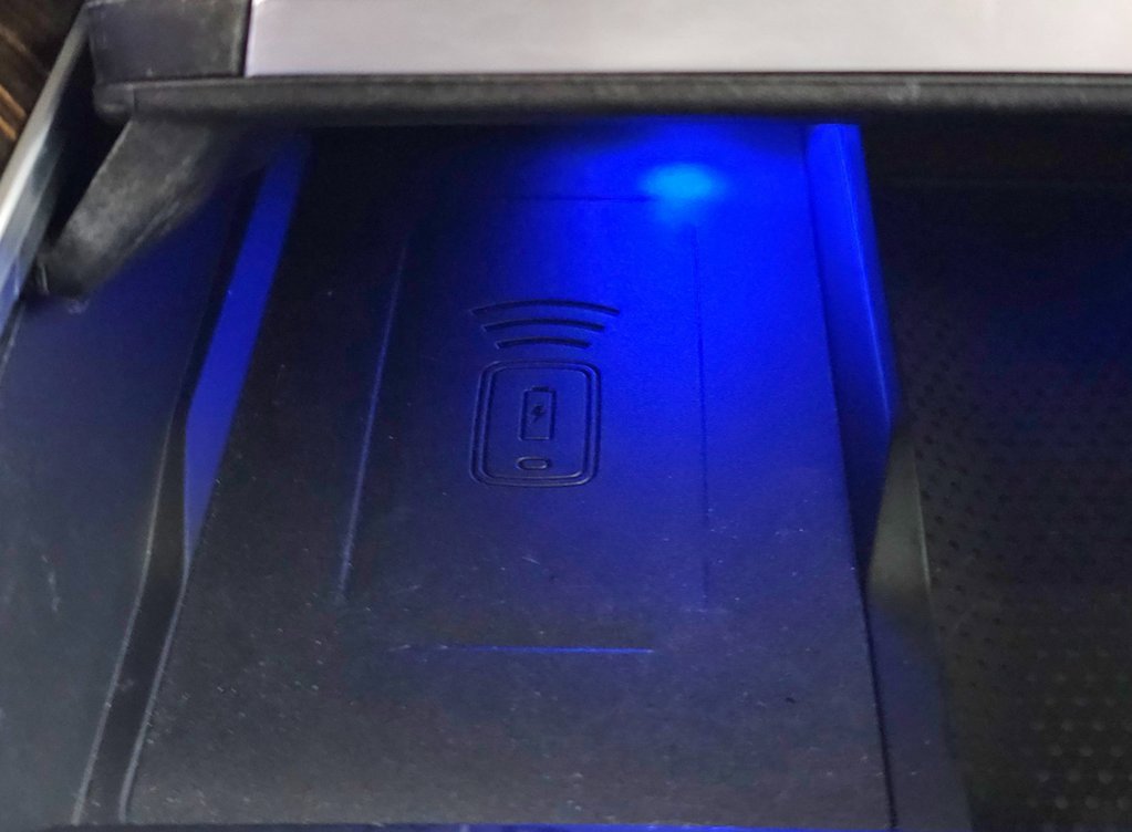 Used 2025 BMW X6 xDrive40i w/ Climate Comfort Package image 38