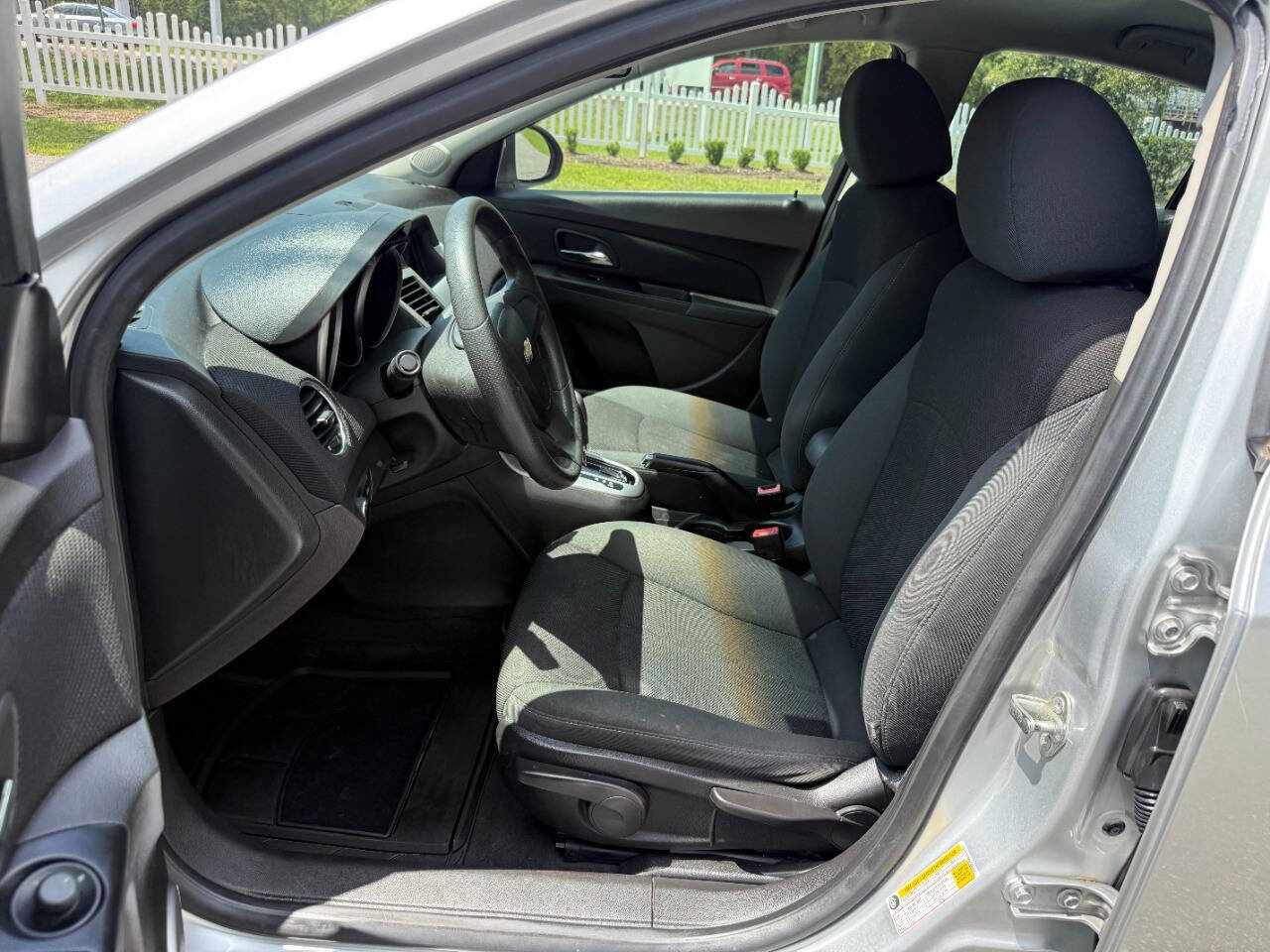 Used 2011 Chevrolet Cruze LT FWD image 10