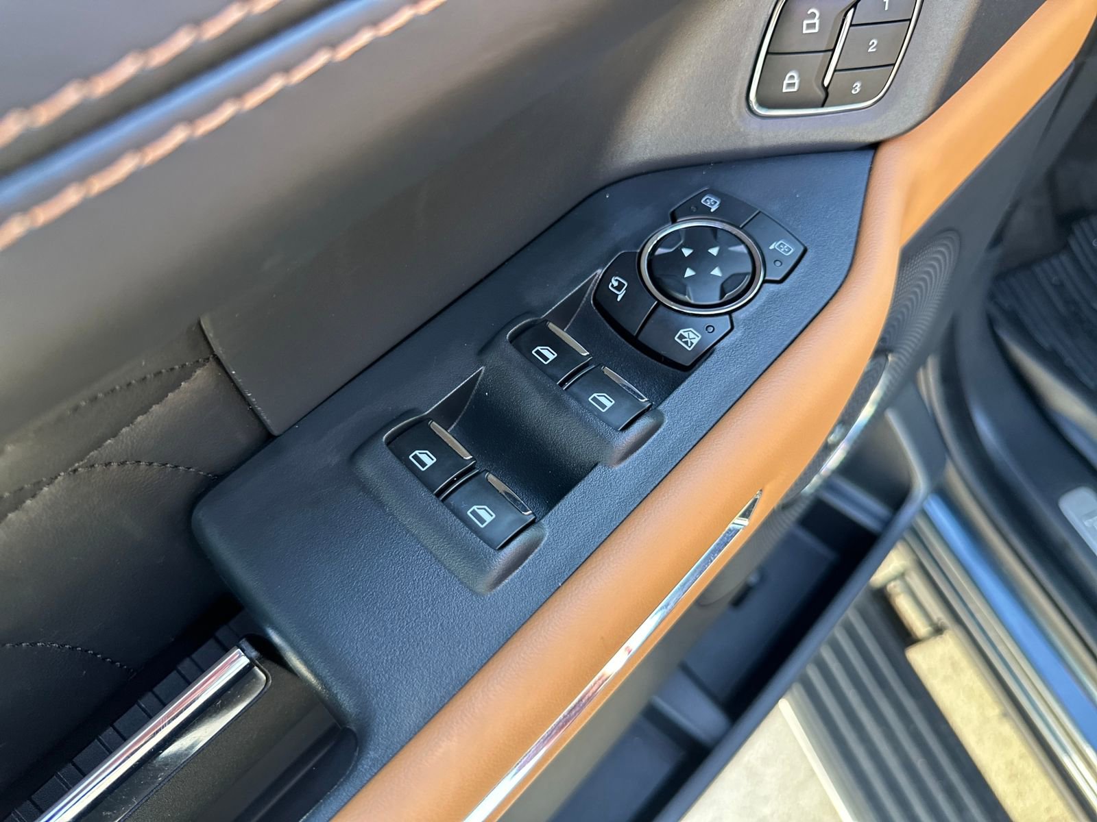 Used 2024 Ford Expedition Max Platinum image 12