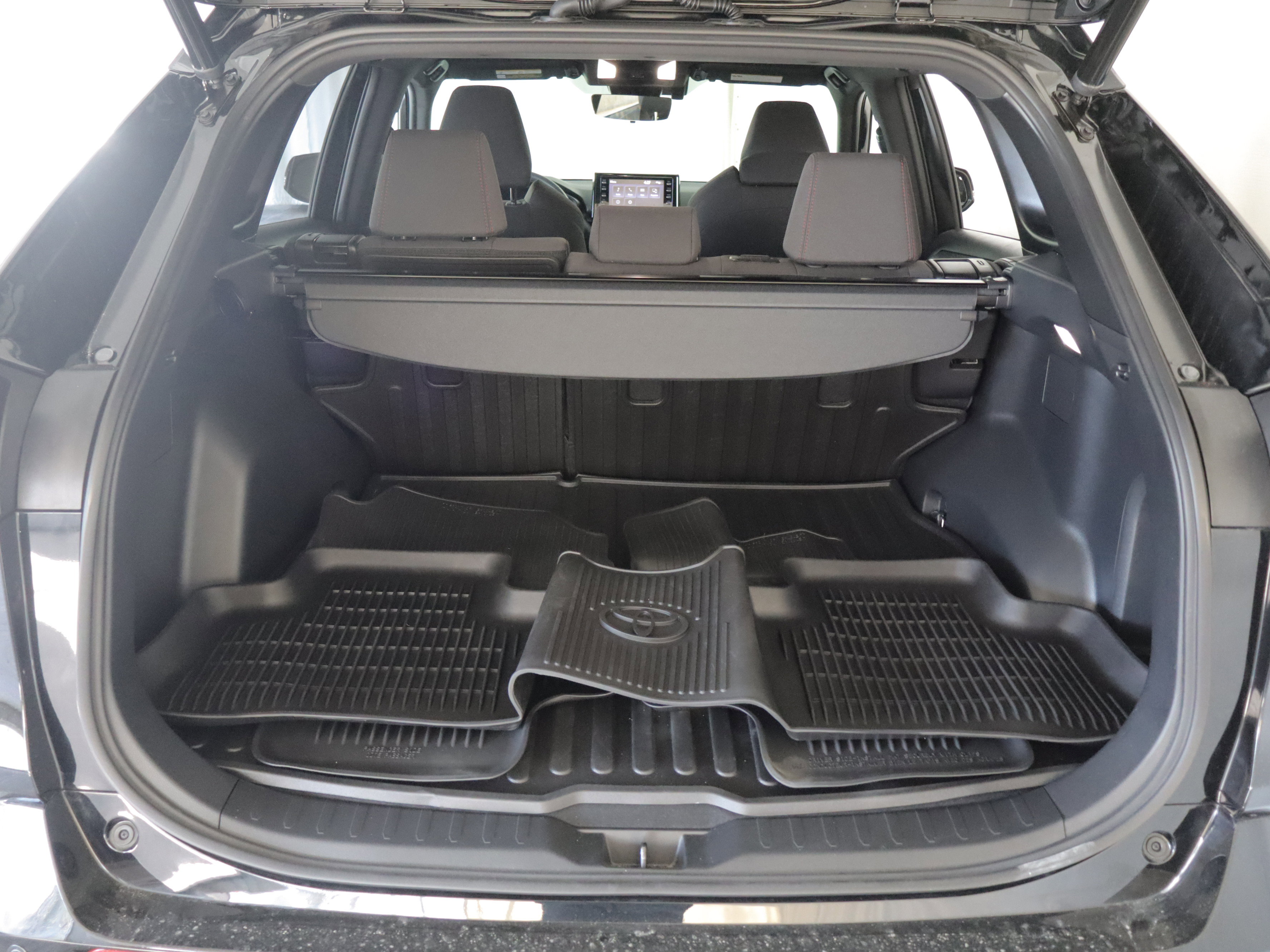 Used 2022 Toyota RAV4 SE image 20