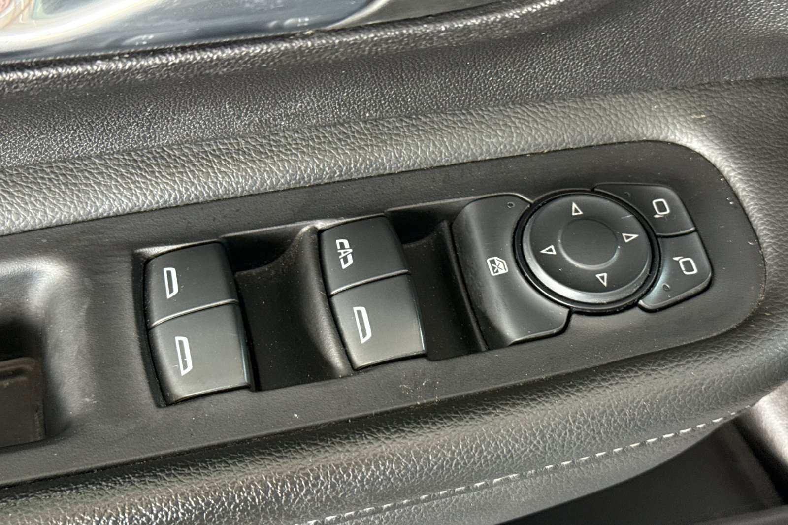 Used 2024 GMC Terrain SLE AWD/4WD image 18